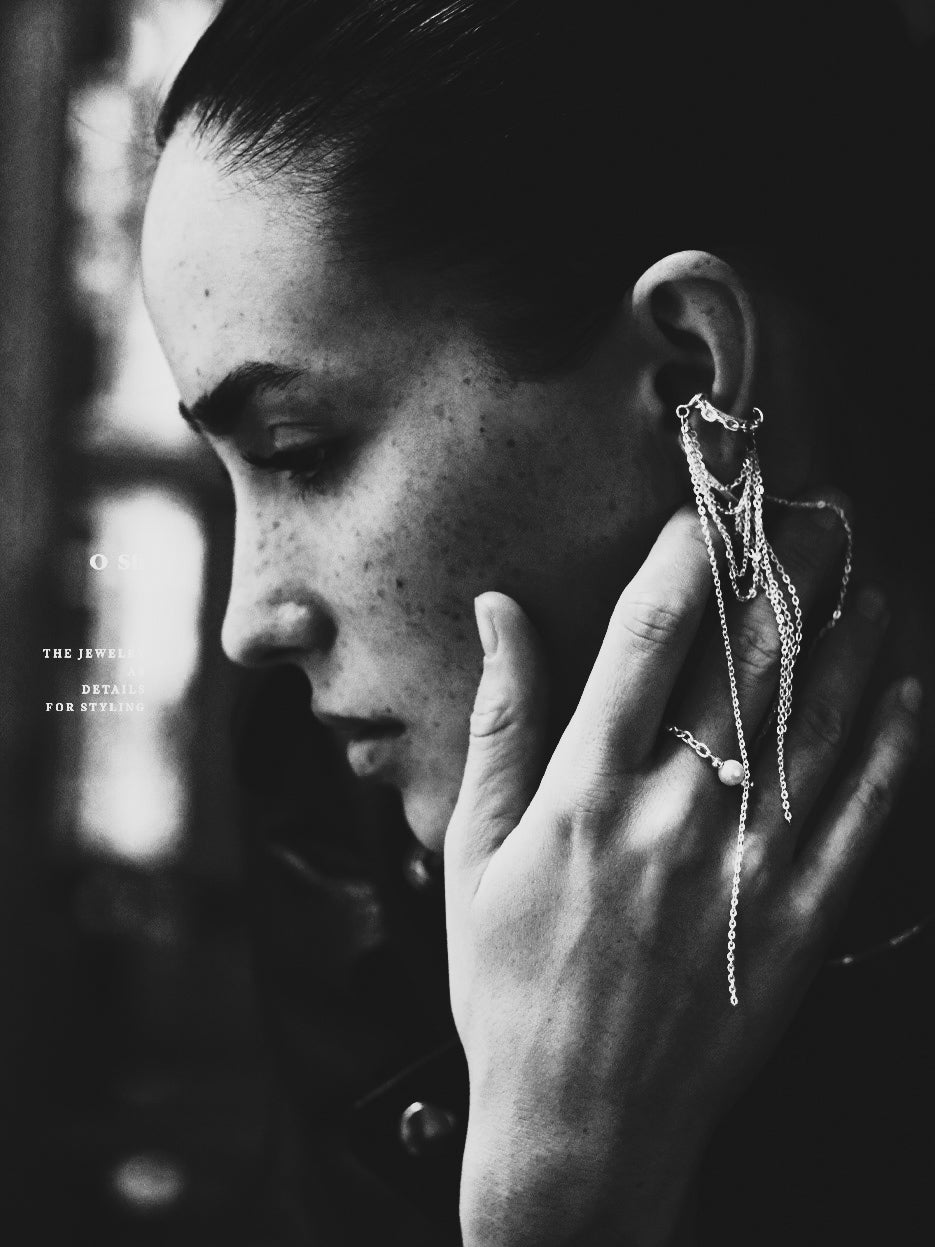 CHANGE-PENDANT EAR CUFF